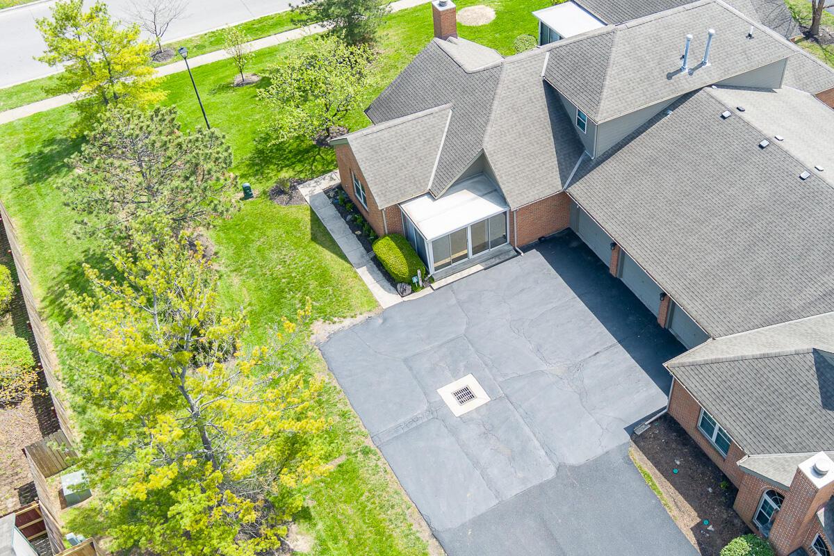 2390 Huntmaster Lane, Grove City, Ohio image 32