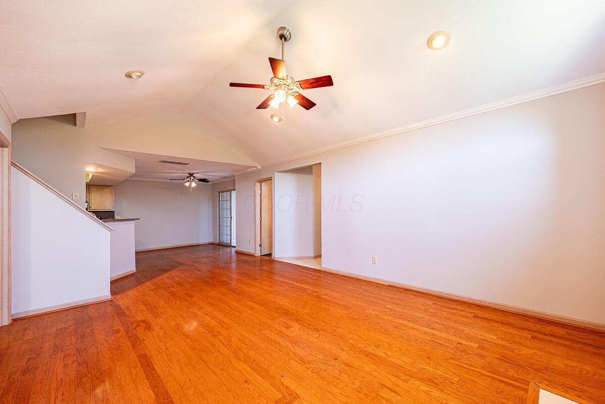 2390 Huntmaster Lane, Grove City, Ohio image 11