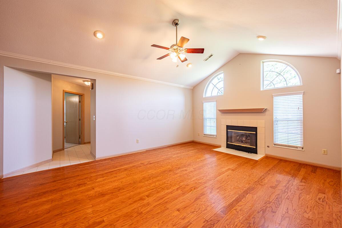 2390 Huntmaster Lane, Grove City, Ohio image 10