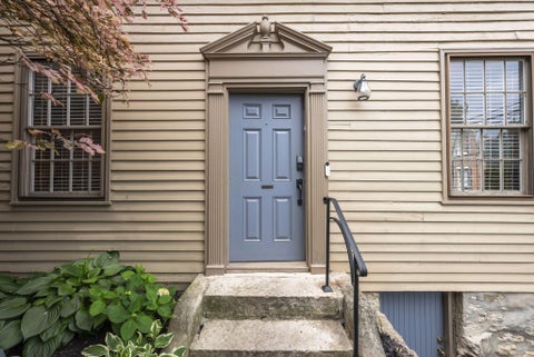 Tiny photo for 43 E Beck Street, Columbus, OH 43215 (MLS # 226021334)