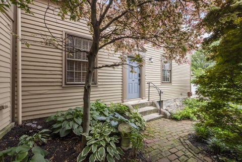 Tiny photo for 43 E Beck Street, Columbus, OH 43215 (MLS # 226021334)