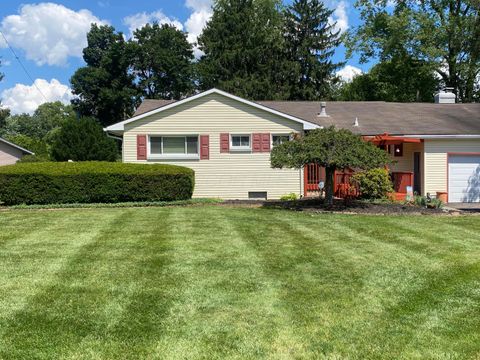 Photo of 566 Kenwell Drive, Newark, OH 43055 (MLS # 226022132)