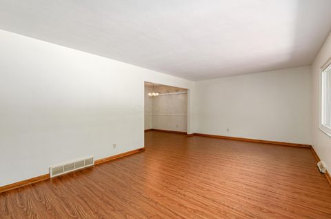 Tiny photo for 566 Kenwell Drive, Newark, OH 43055 (MLS # 226022132)