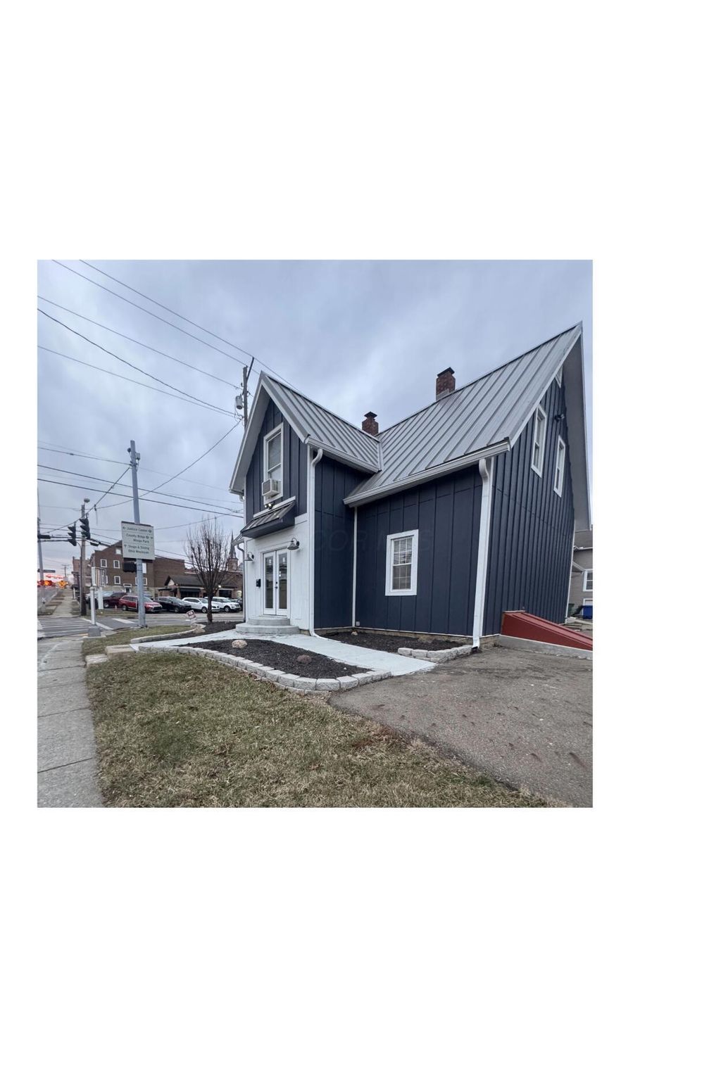 Photo of 43 E Central Avenue, Delaware, OH 43015 (MLS # 226002113)