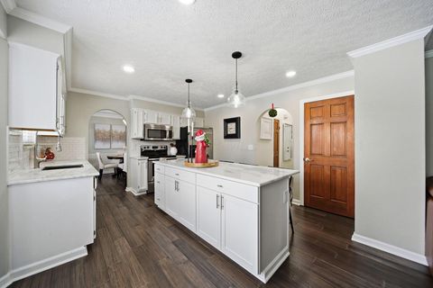 Photo of 178 Roswell Place, Powell, OH 43065 (MLS # 225045719)