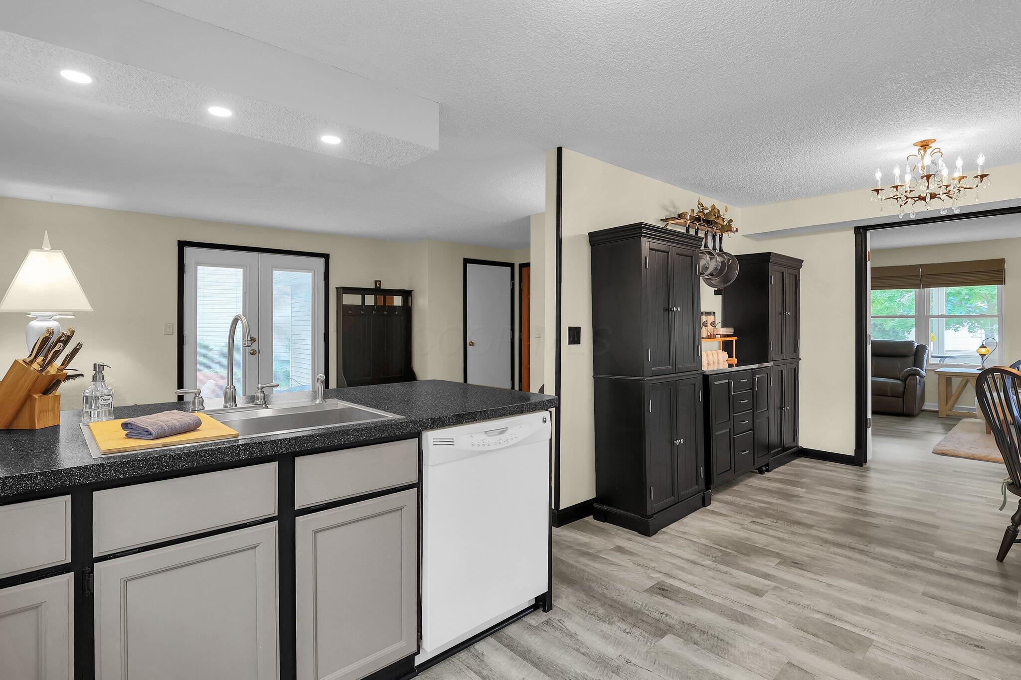 4873 Brixston Drive, Hilliard, Ohio image 10