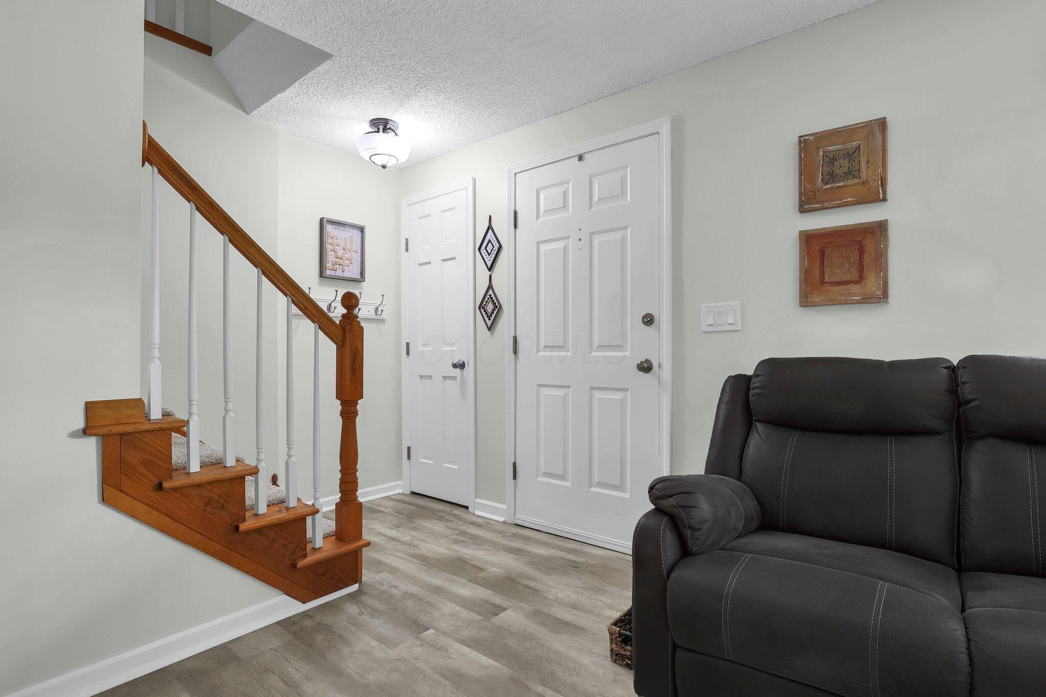 4873 Brixston Drive, Hilliard, Ohio image 3