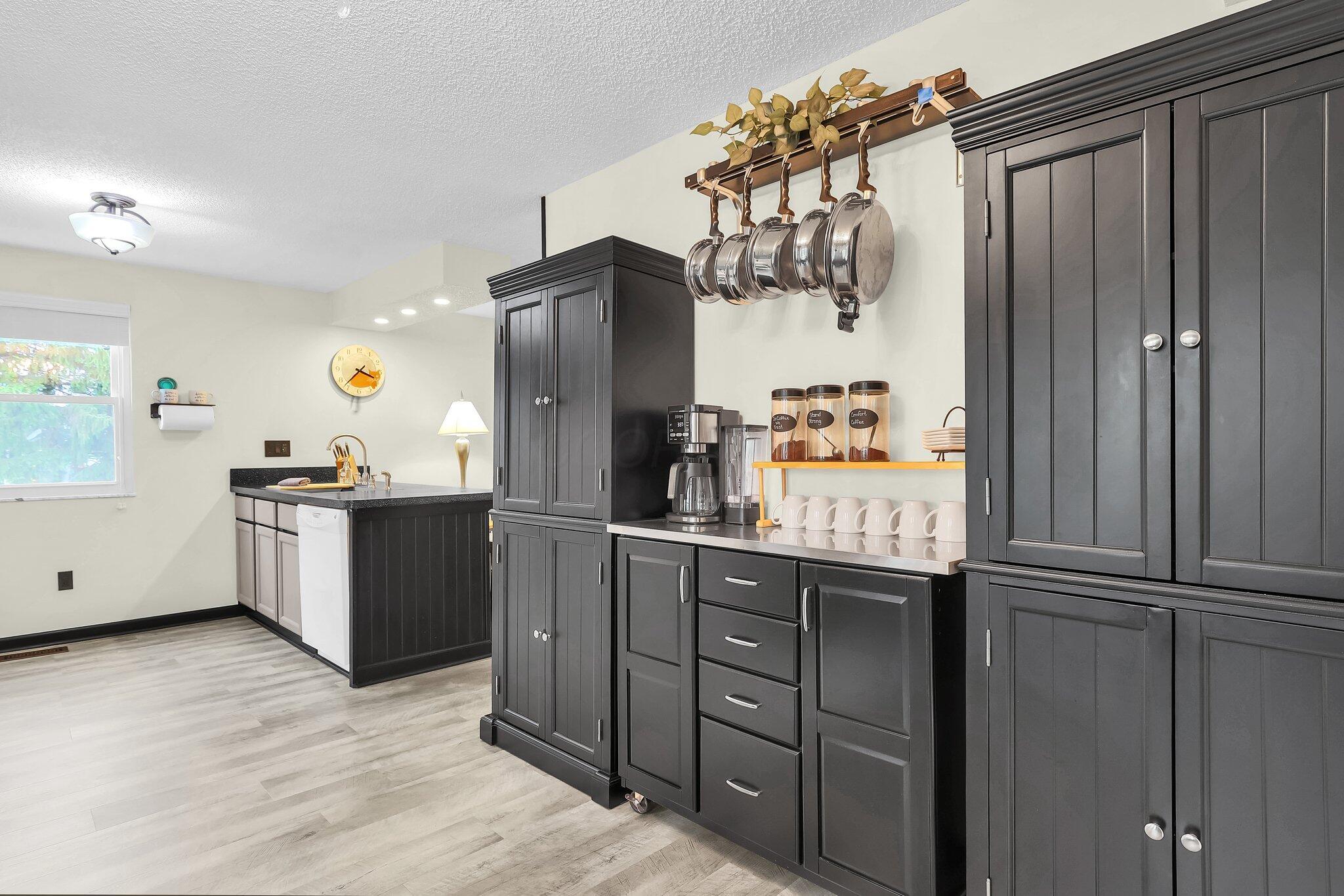 4873 Brixston Drive, Hilliard, Ohio image 11
