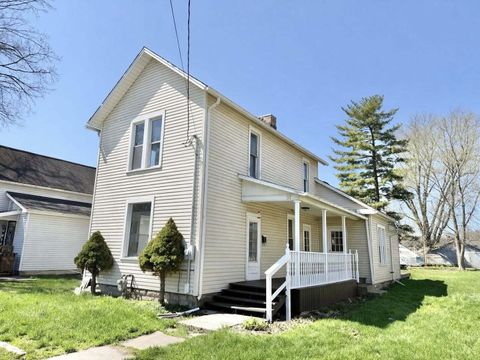 Photo of 117 N Center Street, Mount Vernon, OH 43050 (MLS # 226011651)