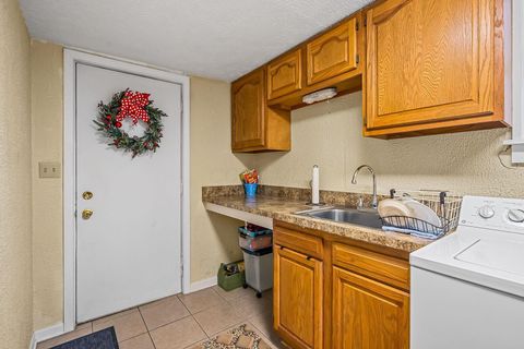 Tiny photo for 212 Elm Street, Marion, OH 43302 (MLS # 225045345)