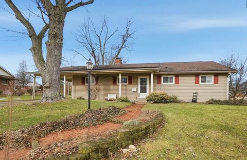 Photo of 59 Amokee Place, Tipp City, OH 45371 (MLS # 226015927)