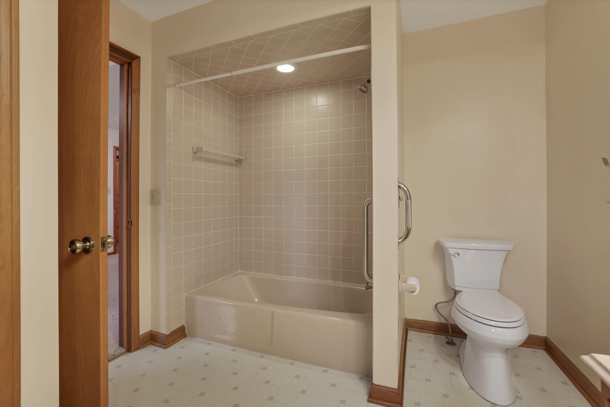 5609 Hayden Run Road, Hilliard, Ohio image 31