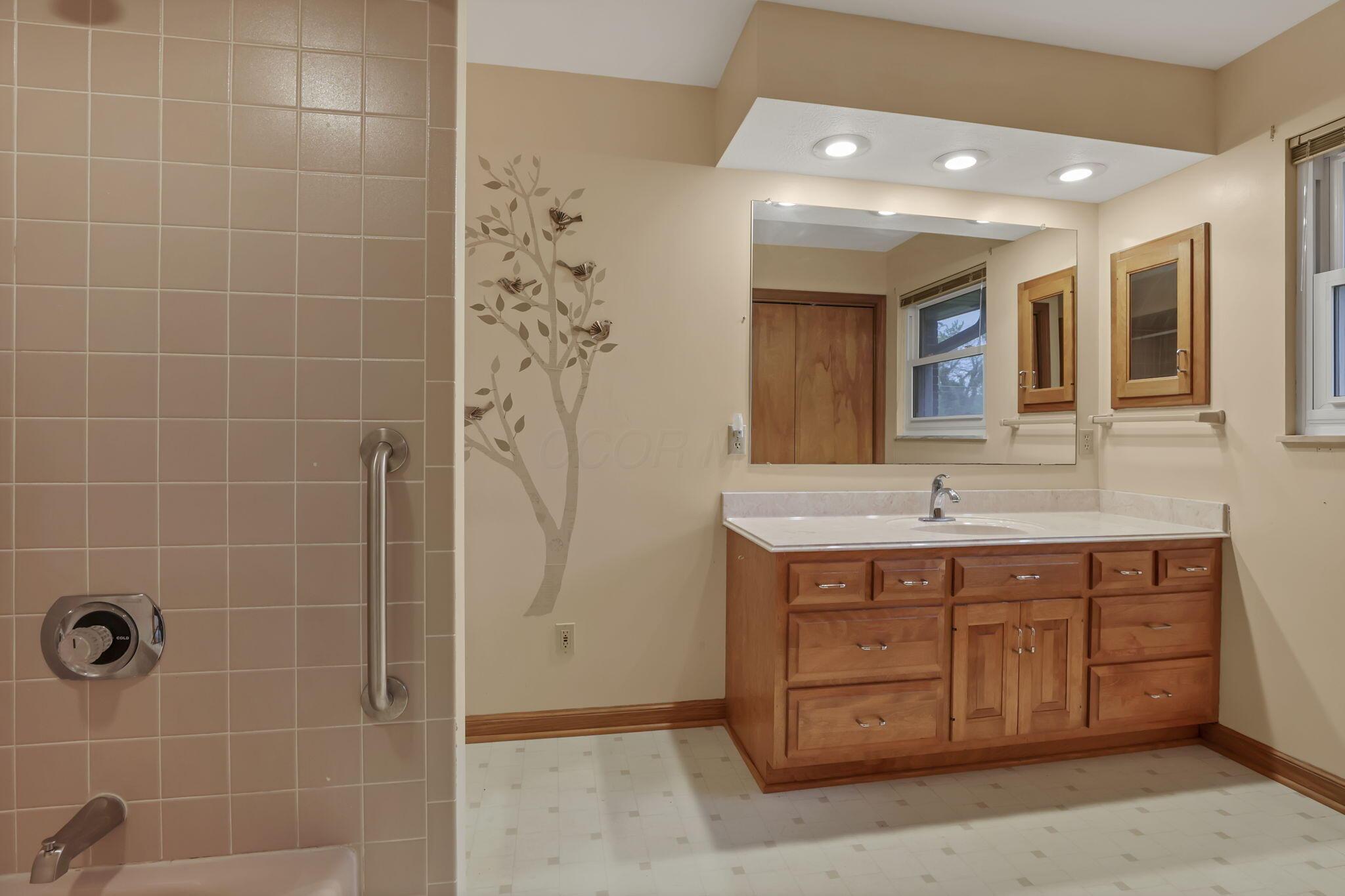 5609 Hayden Run Road, Hilliard, Ohio image 29