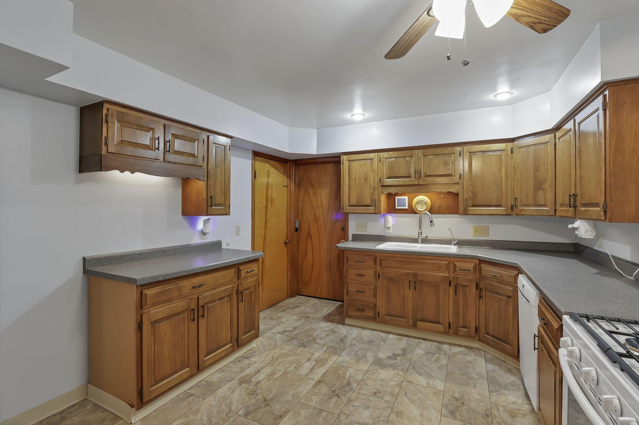 5609 Hayden Run Road, Hilliard, Ohio image 19
