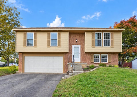 Photo of 2266 Shirlene Drive, Grove City, OH 43123 (MLS # 226039831)