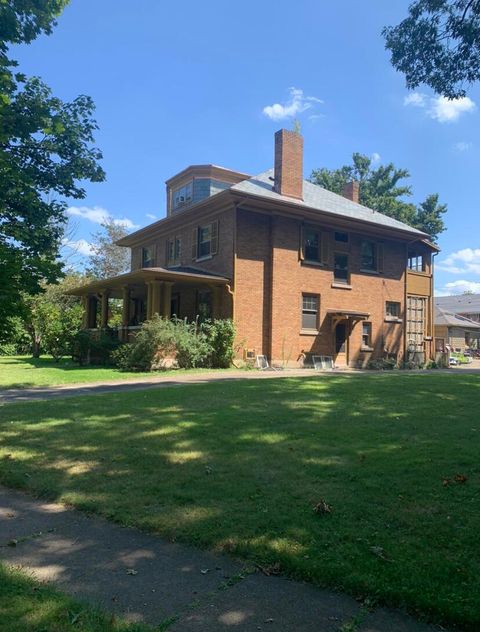 Single Family Residence in Zanesville OH 1022 Findley Avenue.jpg