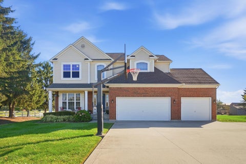 Photo of 5264 Meadow Grove Drive, Grove City, OH 43123 (MLS # 226039133)