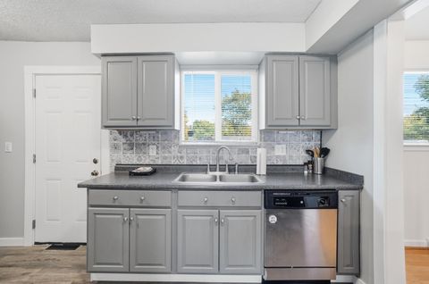 Tiny photo for 3010 Bennington Avenue, Columbus, OH 43231 (MLS # 225040987)