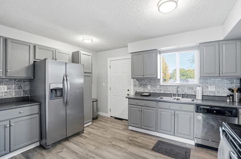 Tiny photo for 3010 Bennington Avenue, Columbus, OH 43231 (MLS # 225040987)