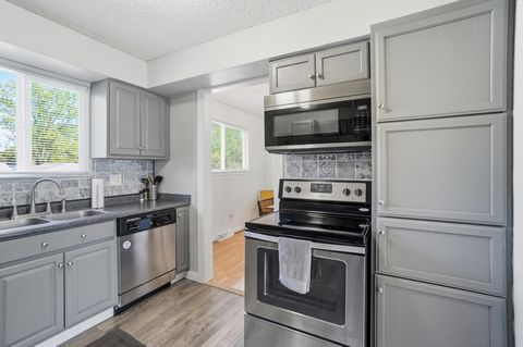 Tiny photo for 3010 Bennington Avenue, Columbus, OH 43231 (MLS # 225040987)