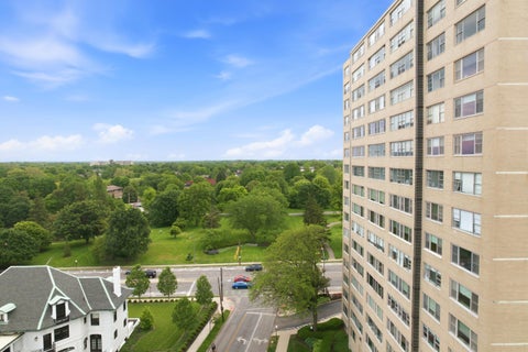 Tiny photo for 1620 E Broad Street 606 #606, Columbus, OH 43203 (MLS # 226026070)