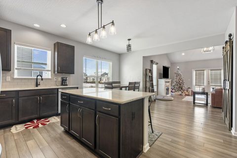 Tiny photo for 517 Pagoda Loop, Delaware, OH 43015 (MLS # 225044884)