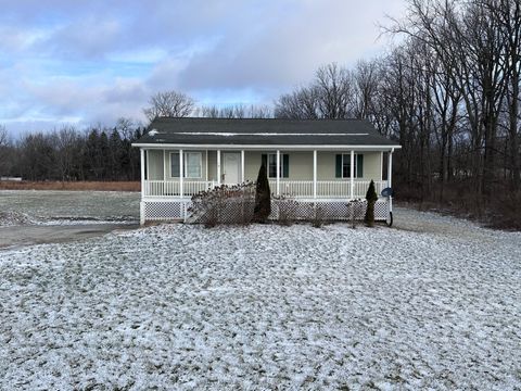 Photo of 102 White Road, Centerburg, OH 43011 (MLS # 226000986)