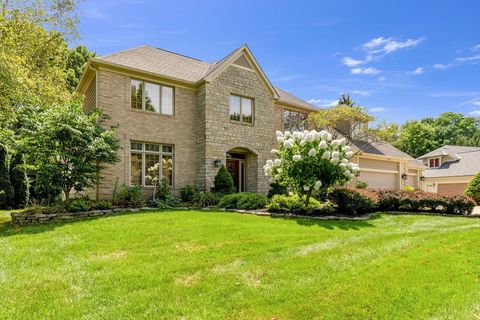 Photo of 659 Crossing Creek S, Columbus, OH 43230 (MLS # 226012840)