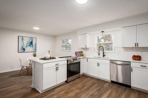 Tiny photo for 706 Ross Road, Columbus, OH 43213 (MLS # 226000625)