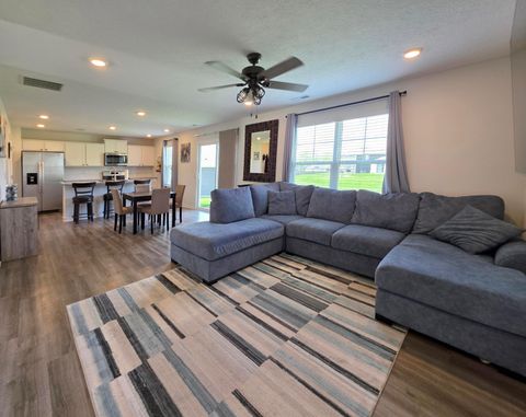 Photo of 428 Saint James Gate, Newark, OH 43055 (MLS # 226013704)