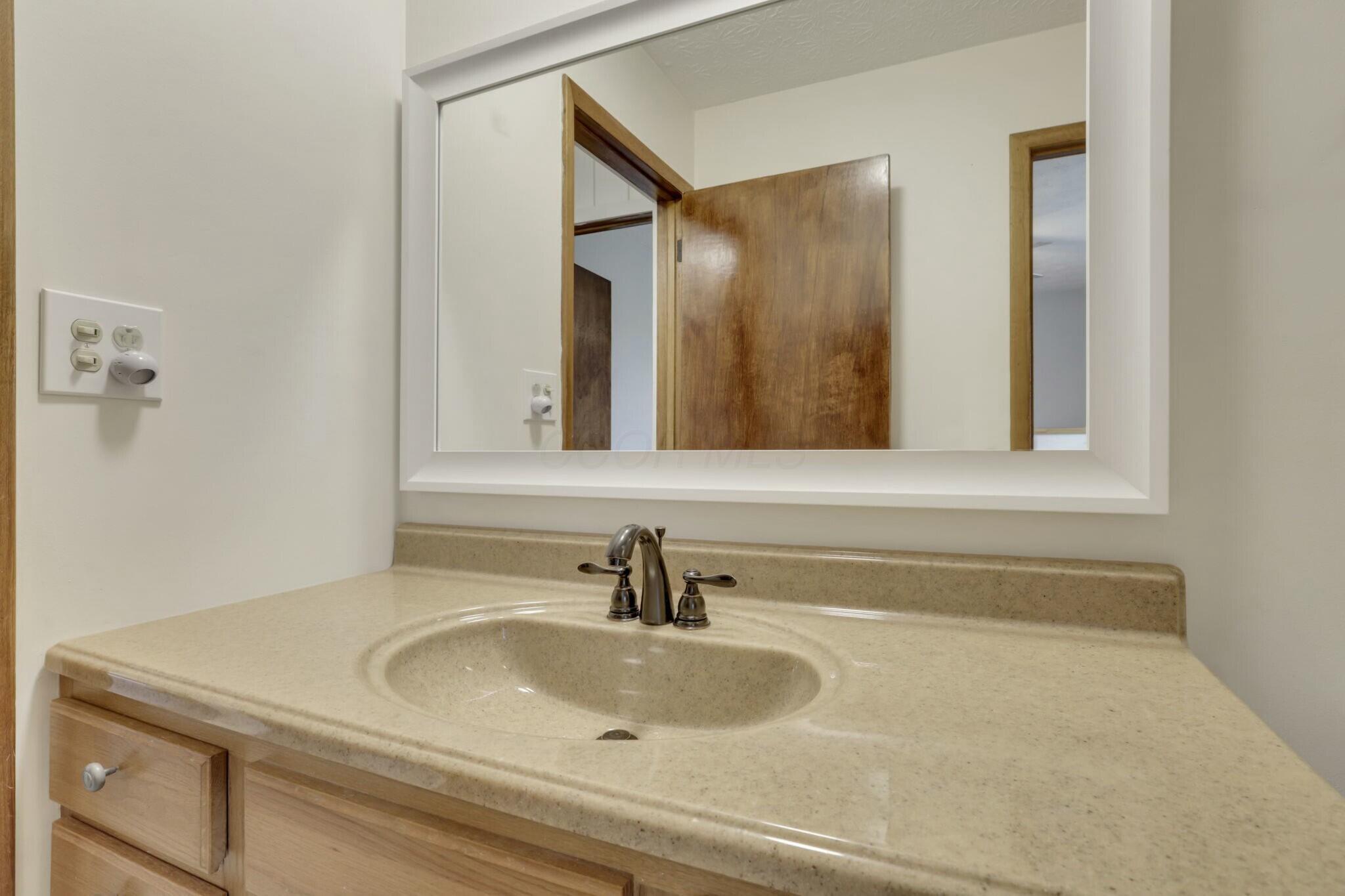 5880 Clearport Road, Lancaster, Ohio image 36