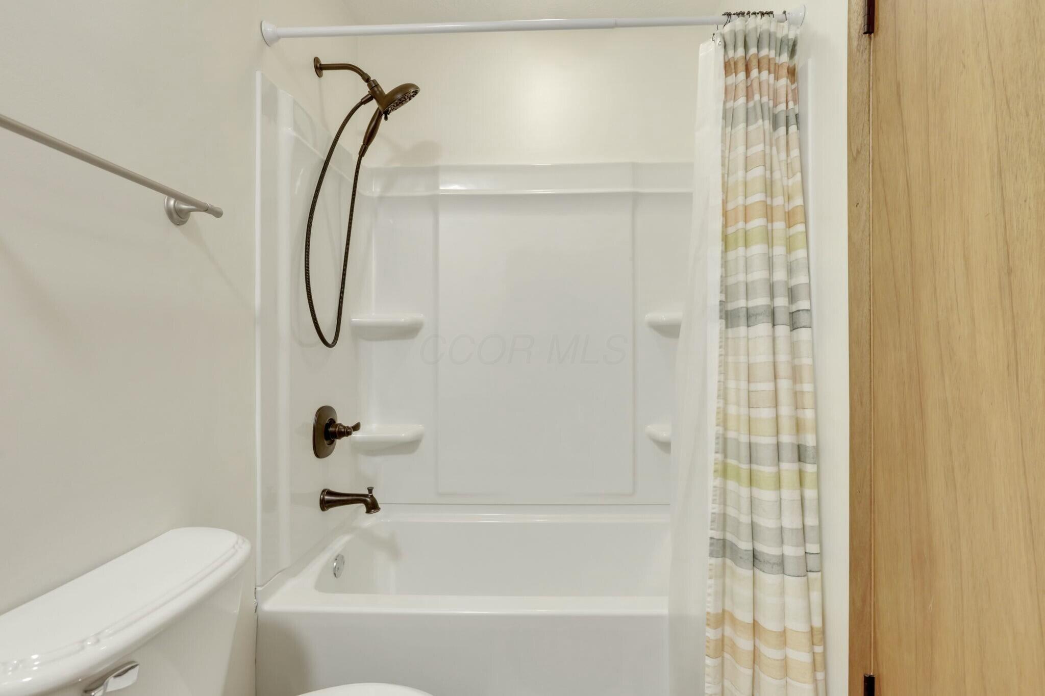 5880 Clearport Road, Lancaster, Ohio image 38