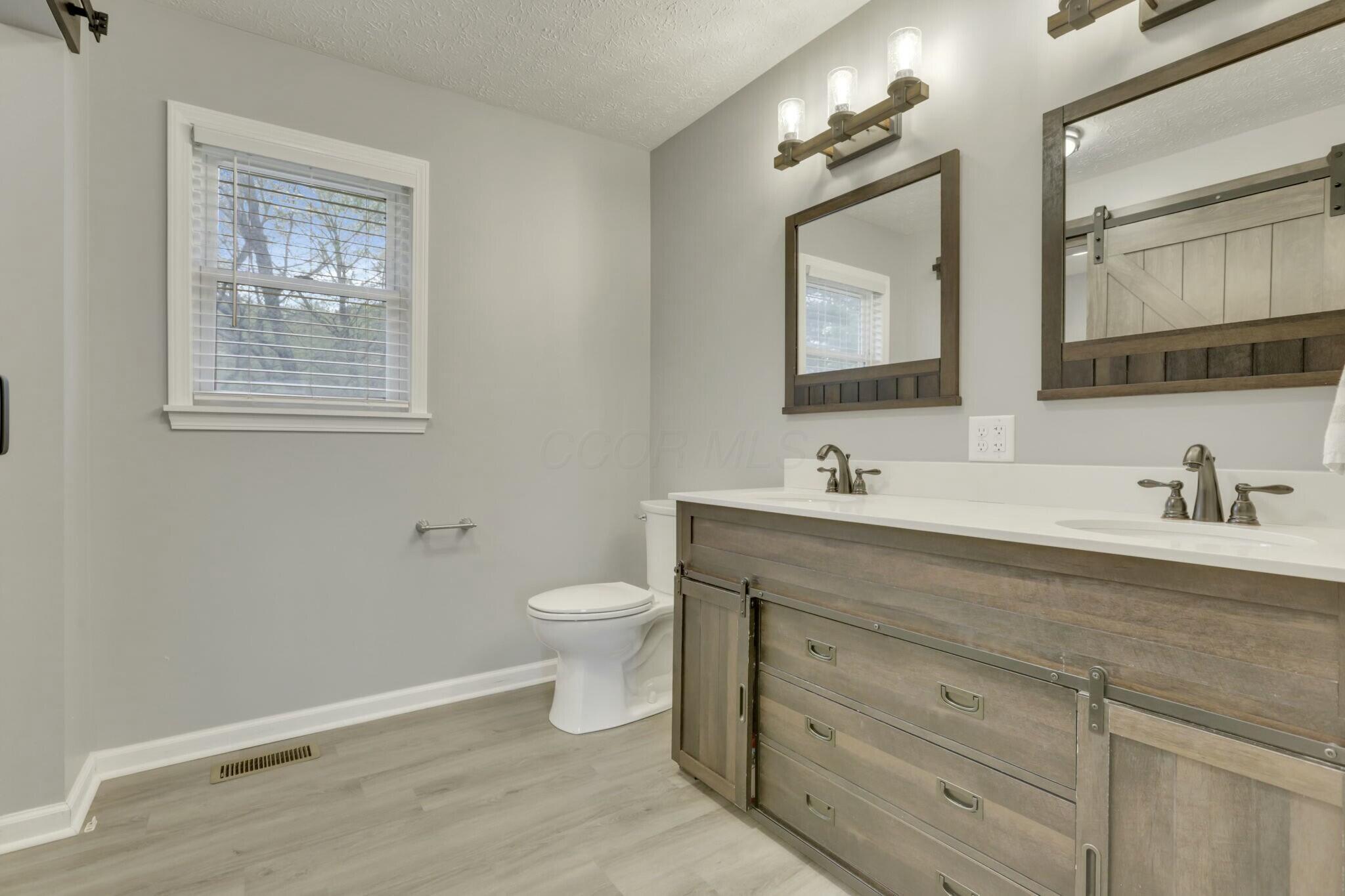 5880 Clearport Road, Lancaster, Ohio image 25