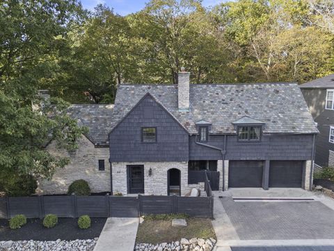 Photo of 168 E Weber Road, Columbus, OH 43202 (MLS # 225038875)