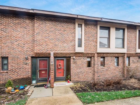 Photo of 2832 Downing Way 51 #51, Columbus, OH 43221 (MLS # 225046286)
