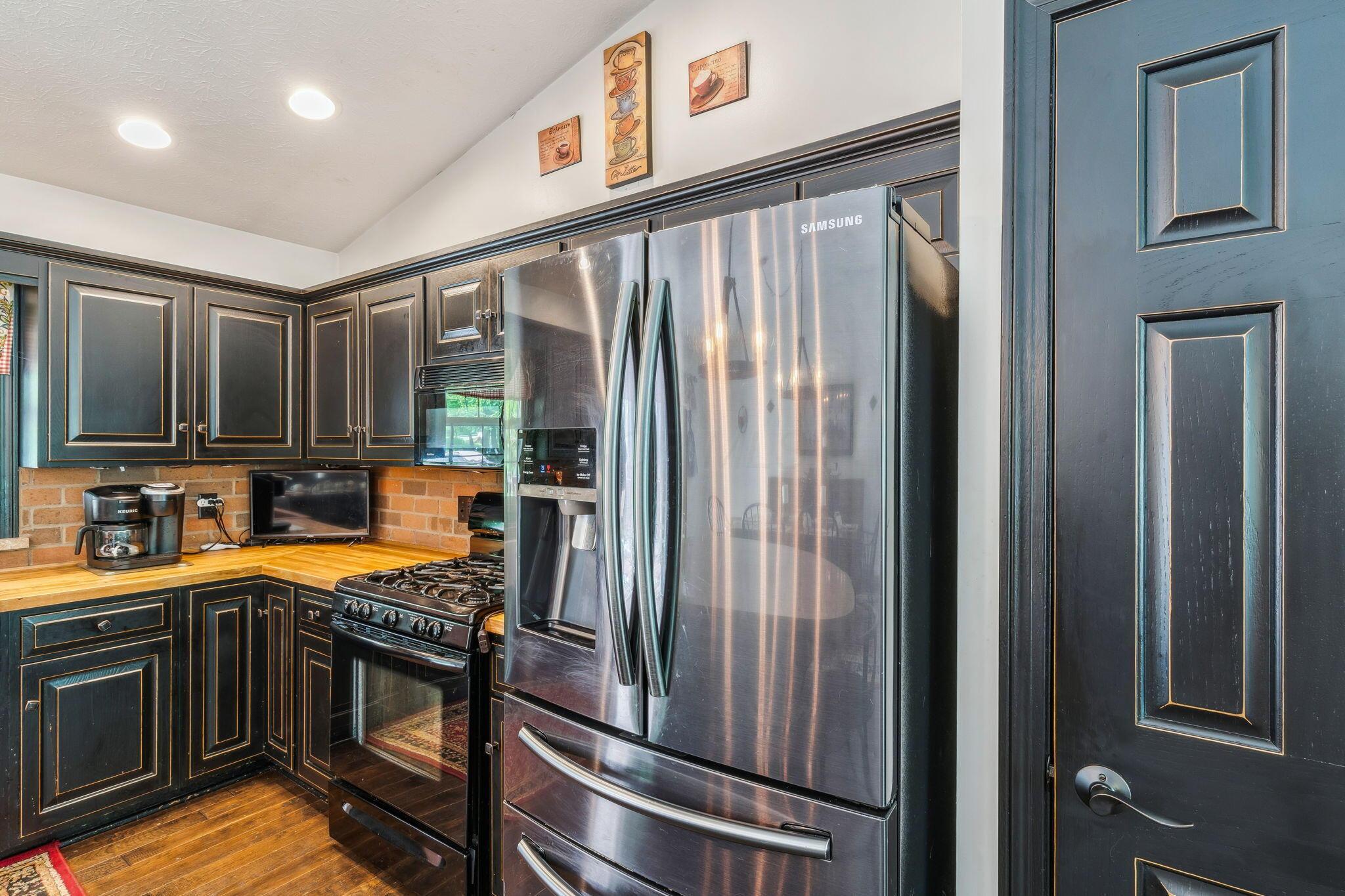 265 Lakeview Heights Drive, Howard, Ohio image 5