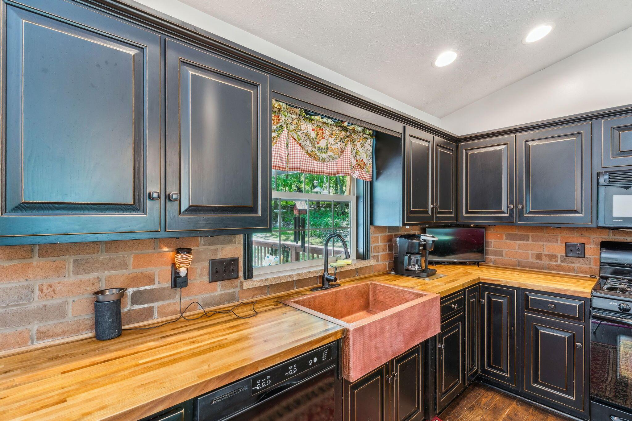 265 Lakeview Heights Drive, Howard, Ohio image 4