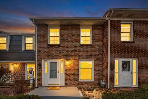 Photo of 634 Dlyn Street, Columbus, OH 43228 (MLS # 226000006)