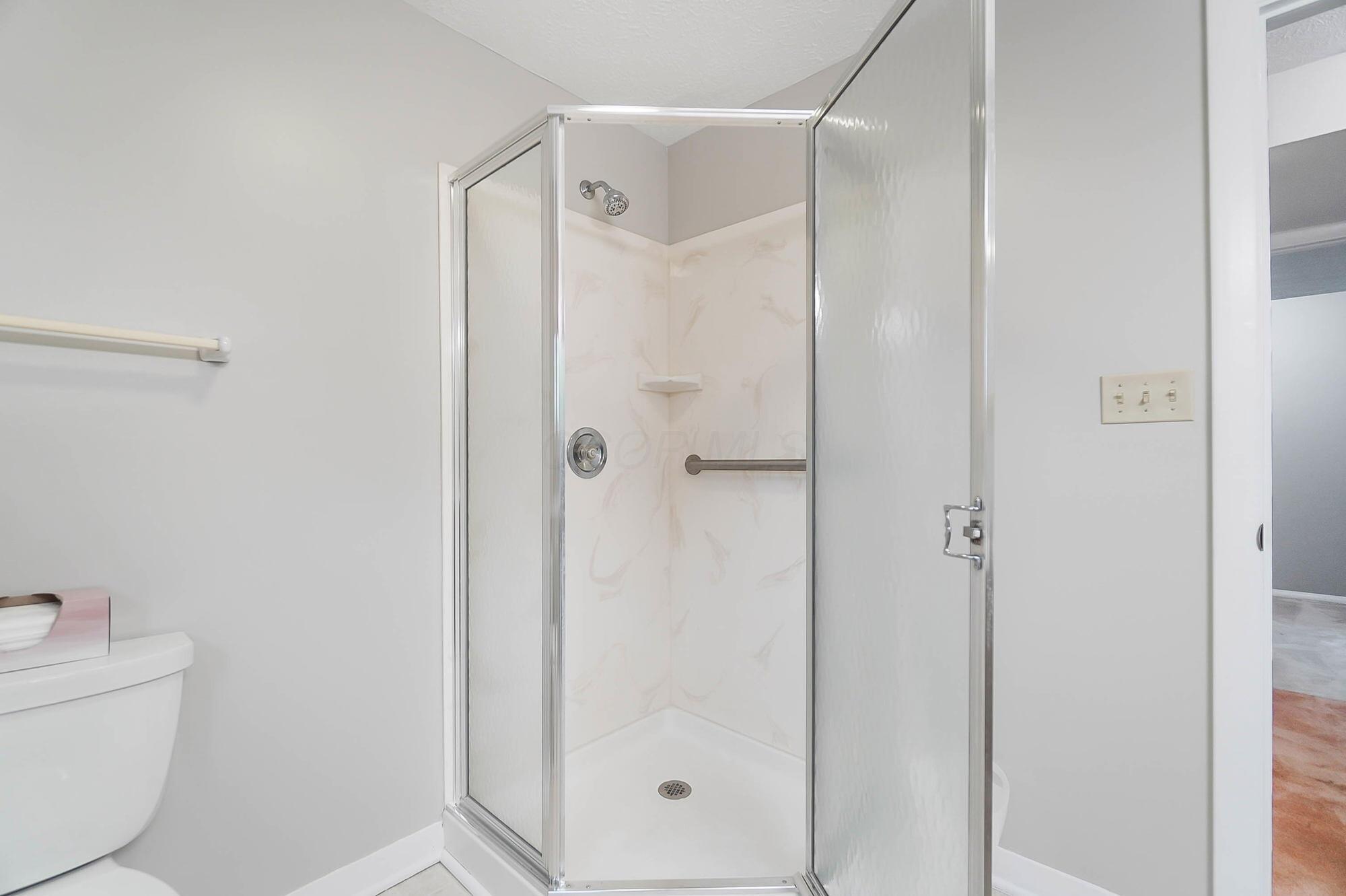 3552 Devin Road, Grove City, Ohio image 32