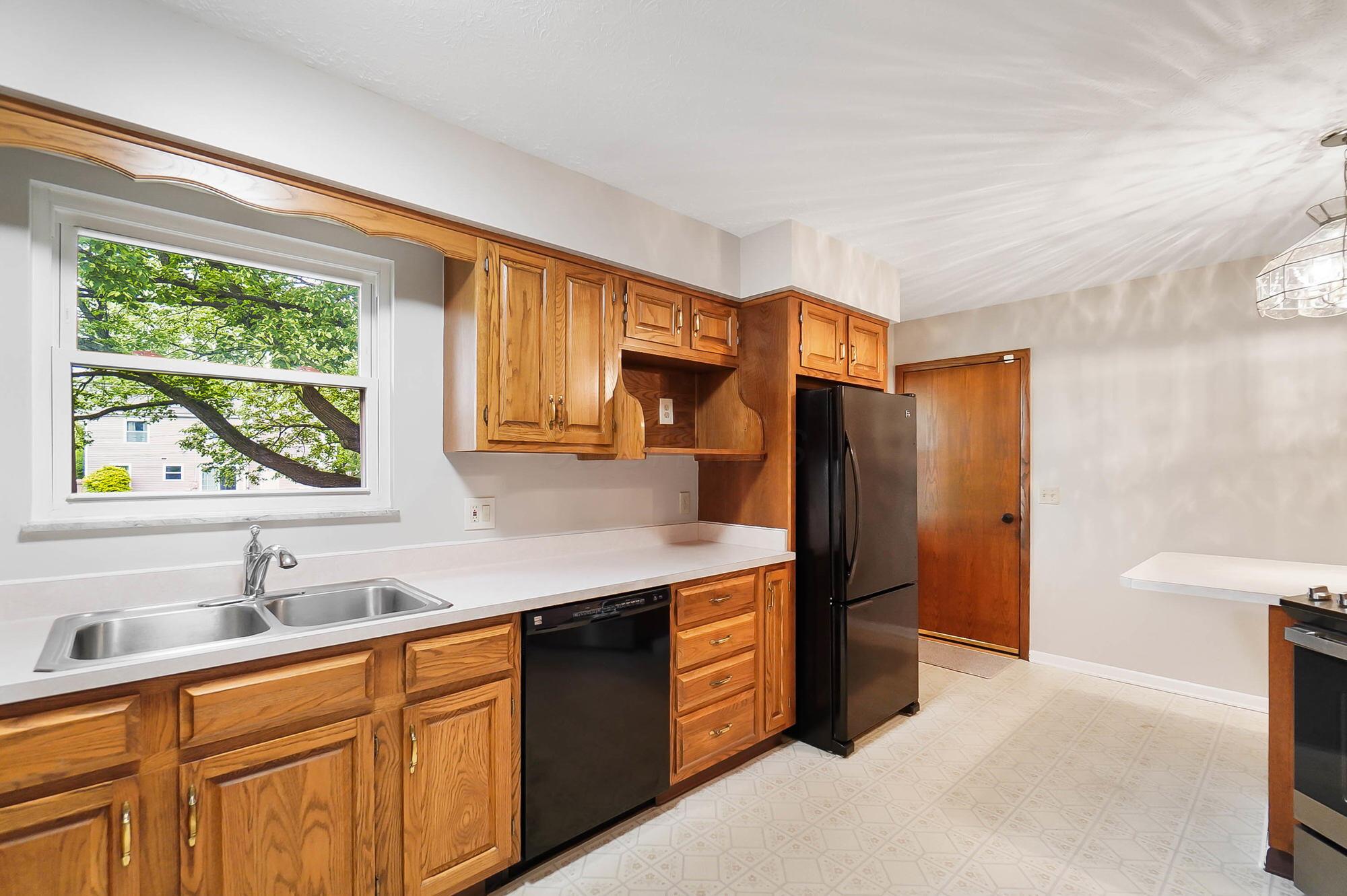 3552 Devin Road, Grove City, Ohio image 11