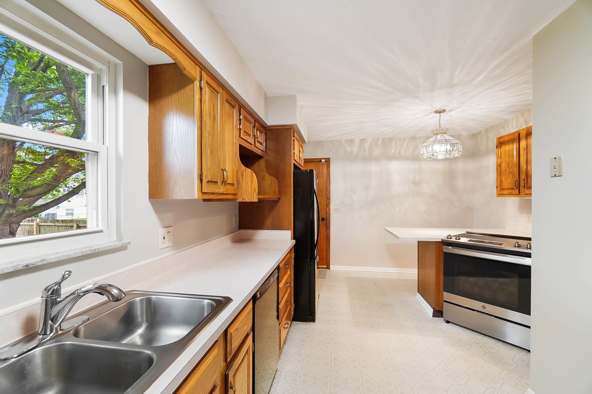 3552 Devin Road, Grove City, Ohio image 12