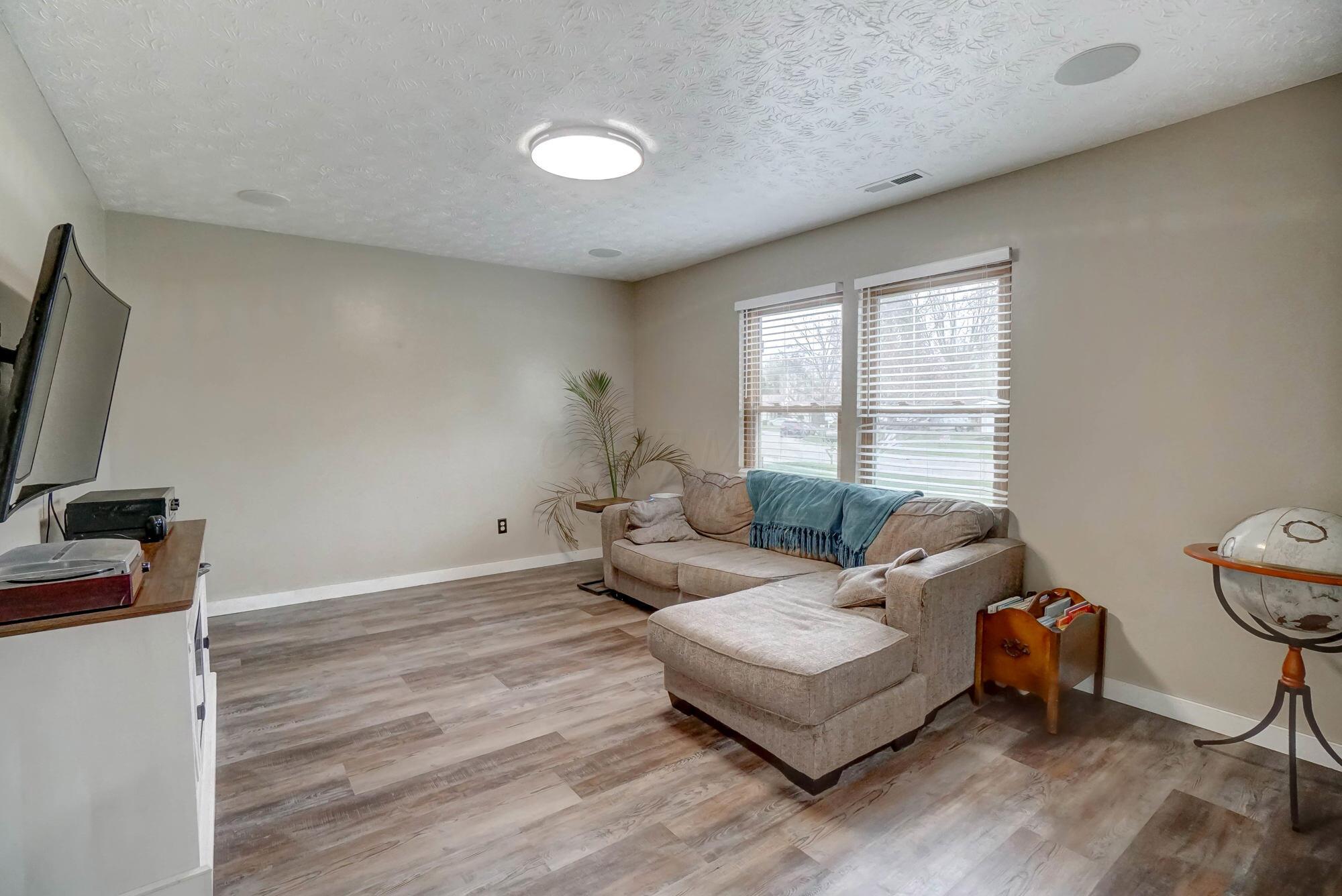 6955 Wind River Drive, Reynoldsburg, Ohio image 6