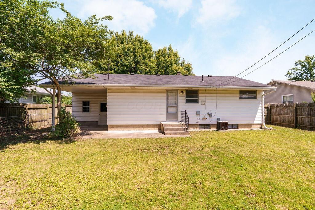Photo of 1033 Racine Avenue, Columbus, OH 43204 (MLS # 226020766)