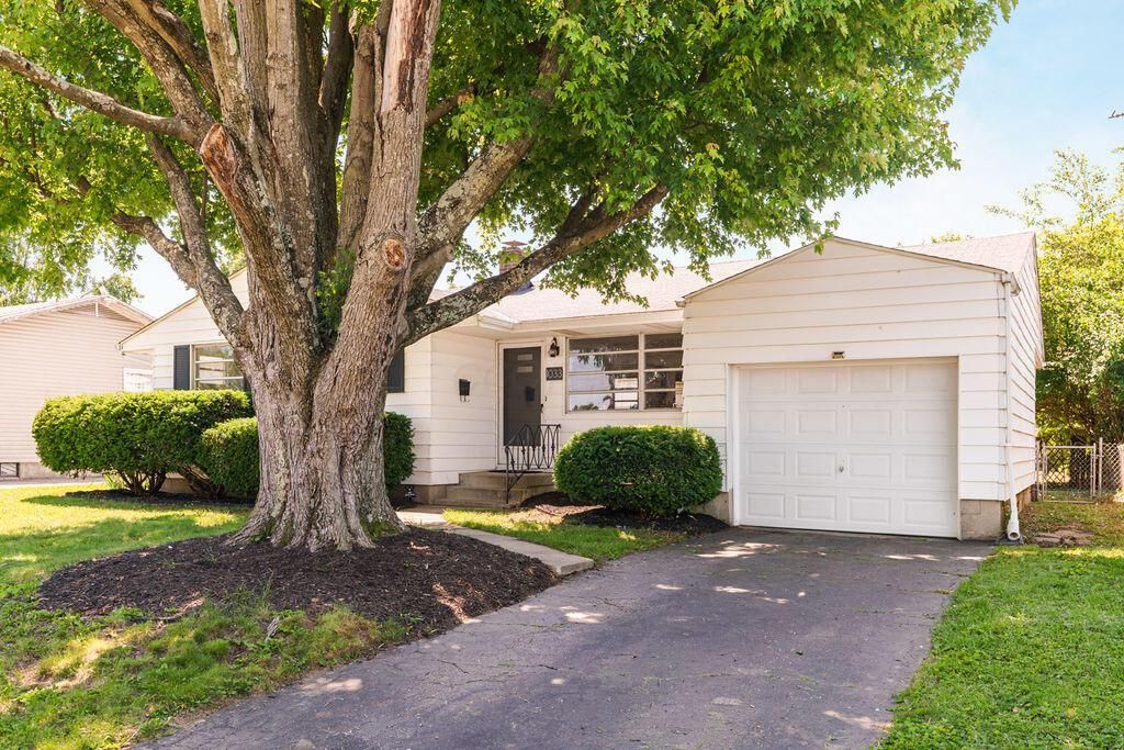 Photo of 1033 Racine Avenue, Columbus, OH 43204 (MLS # 226020766)
