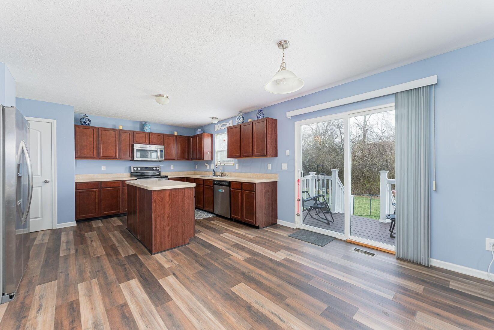 3830 Wolf Creek Road, Grove City, Ohio image 11