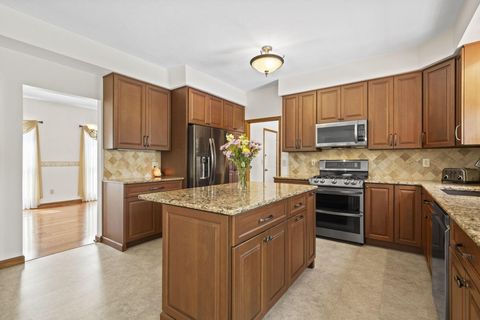 Tiny photo for 2458 Hickorybend Court, Grove City, OH 43123 (MLS # 226013939)
