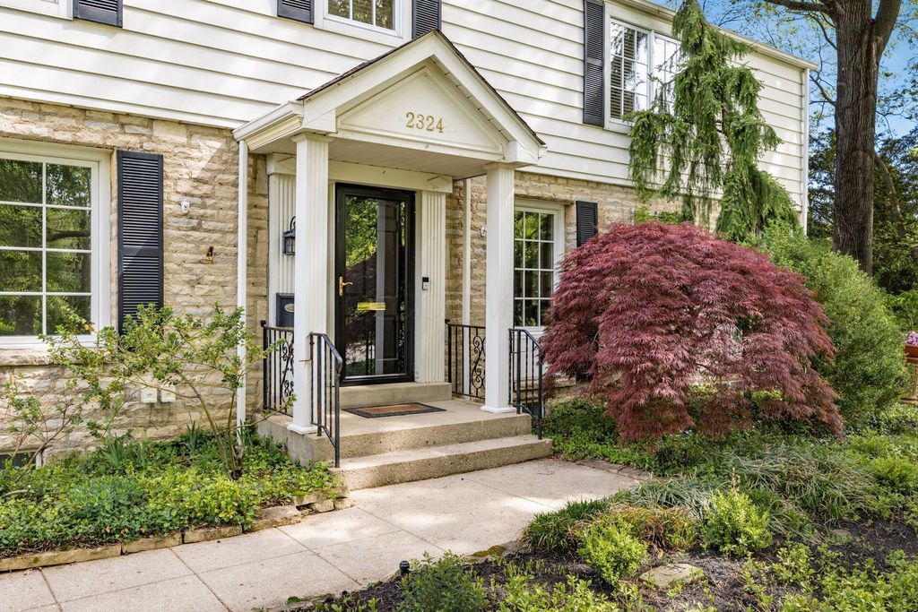Photo of 2324 Abington Road, Upper Arlington, OH 43221 (MLS # 226014182)