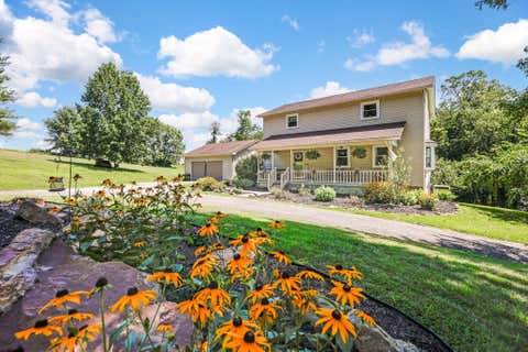 Photo of 524 W Rushville Road NE, Lancaster, OH 43130 (MLS # 226028458)
