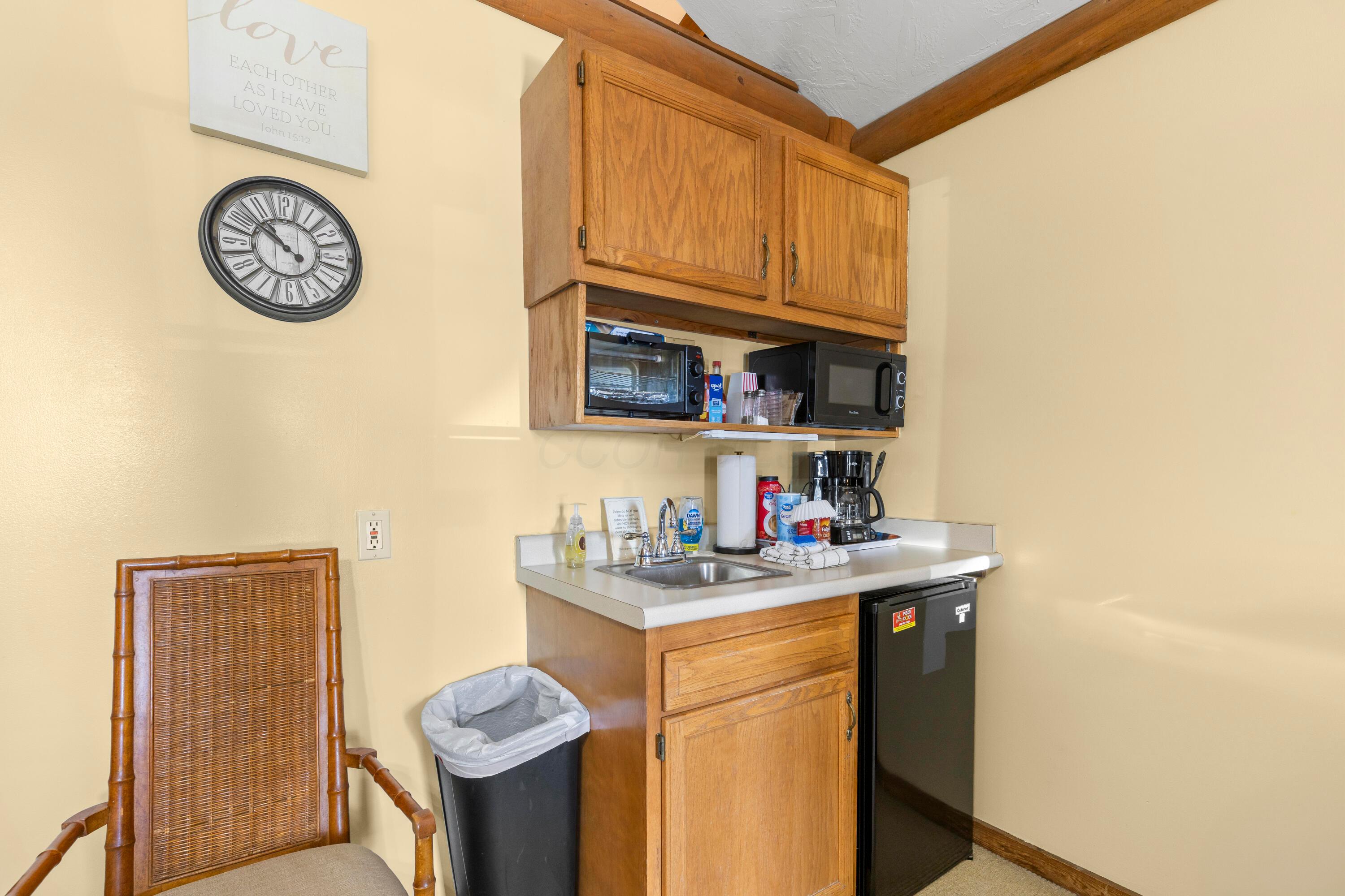 Fredericktown, Ohio, 43019, United States, 8 Bedrooms Bedrooms, ,8 BathroomsBathrooms,Residential,Active,2035650