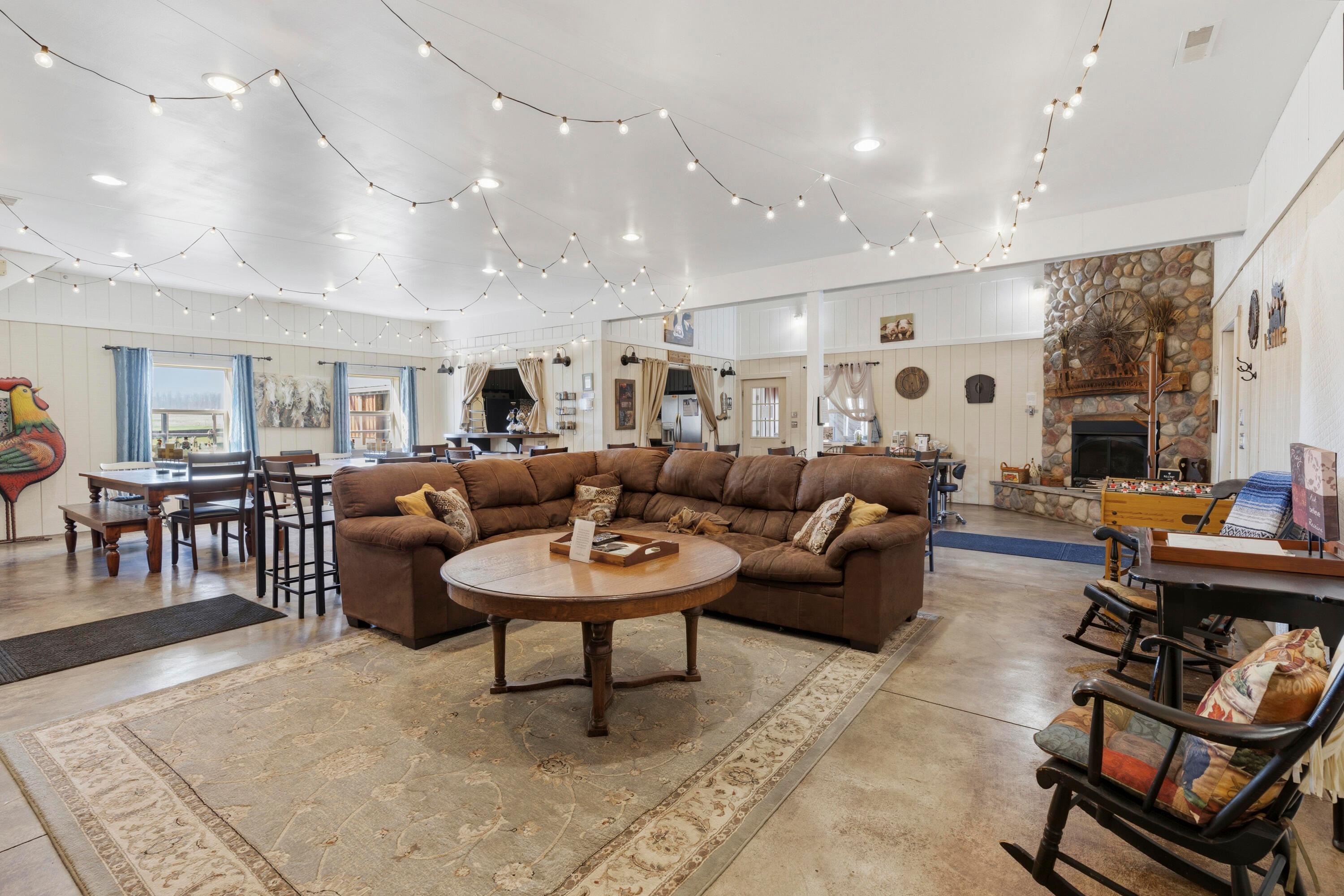 Fredericktown, Ohio, 43019, United States, 8 Bedrooms Bedrooms, ,8 BathroomsBathrooms,Residential,Active,2035650